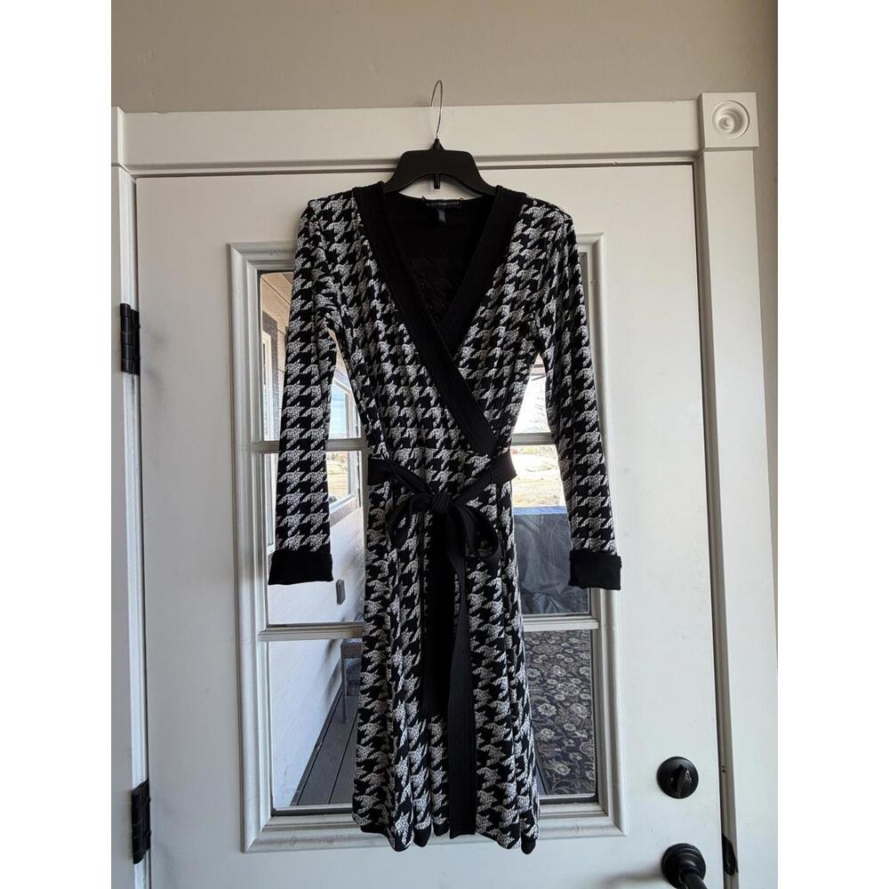 WHBM Bold Houndstooth Reversible Faux Wrap Belted Dress 6